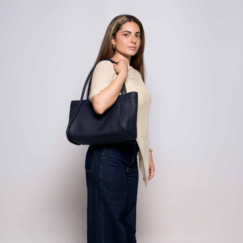 Shopper - Amira Winter Night